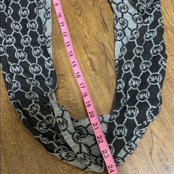 Michael Kors infinity scarf - Picture 4 of 4